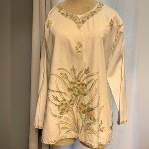 Unmarked White cotton embroidered v-nick tunic 1/4 sleeve Sz. XS/S one of a kind